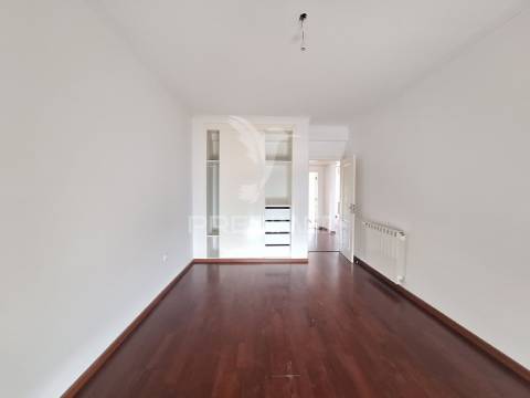 Apartamento t3, rua jornal “o almonda”, torres novas