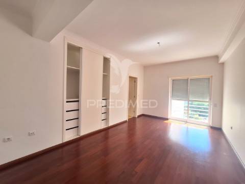 Apartamento t3, rua jornal “o almonda”, torres novas