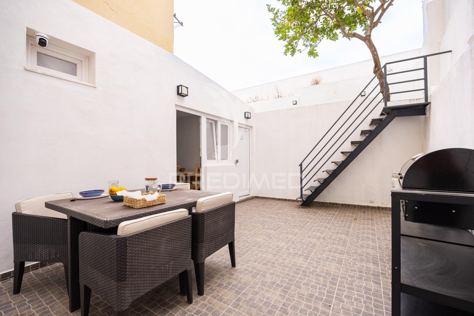 Apartamento t2 com quintal e terraço – cova da piedade, almada