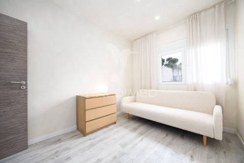 Apartamento t2 com quintal e terraço – cova da piedade, almada