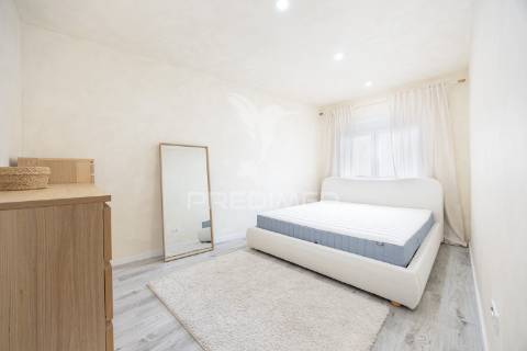 Apartamento t2 com quintal e terraço – cova da piedade, almada