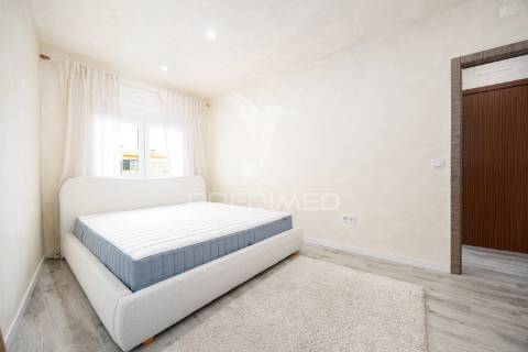 Apartamento t2 com quintal e terraço – cova da piedade, almada
