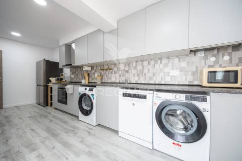 Apartamento t2 com quintal e terraço – cova da piedade, almada