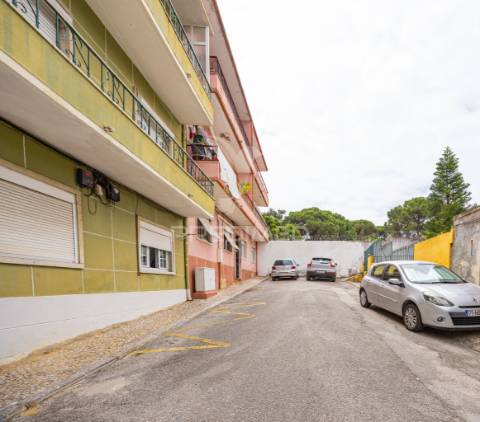 Apartamento t2 com quintal e terraço – cova da piedade, almada