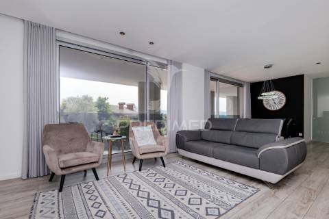 Apartamento t2, seminovo - amares (arrendamento)