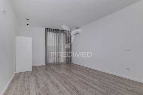 Apartamento t2, seminovo - amares (arrendamento)