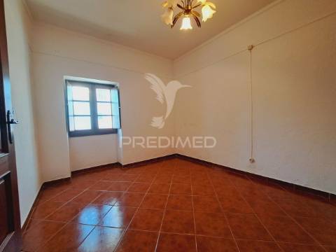Casa típica na aldeia t2 com quintal - sobral da adiça - moura