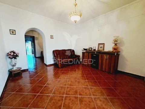 Casa típica na aldeia t2 com quintal - sobral da adiça - moura