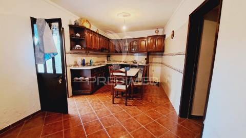 Casa típica na aldeia t2 com quintal - sobral da adiça - moura