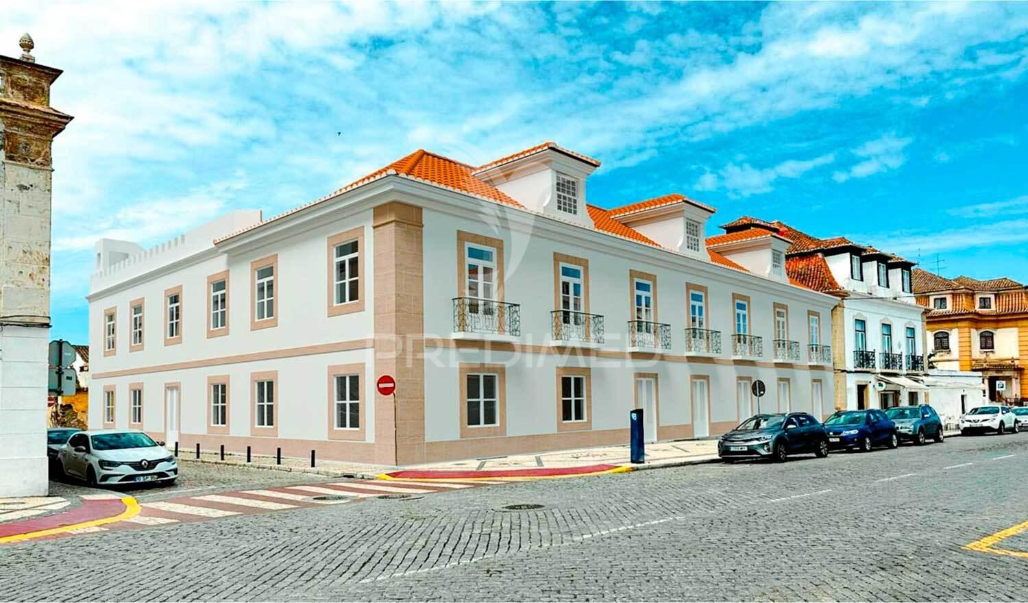 Apartamento t0+2 em edifício pombalino, centro, frente rio