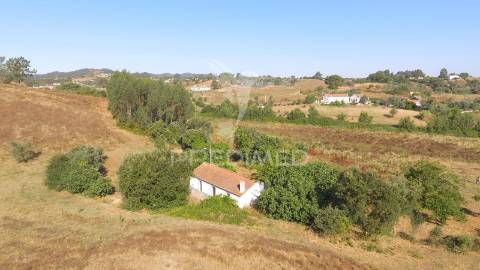 Monte típico alentejano no cercal do alentejo