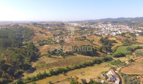 Monte típico alentejano no cercal do alentejo