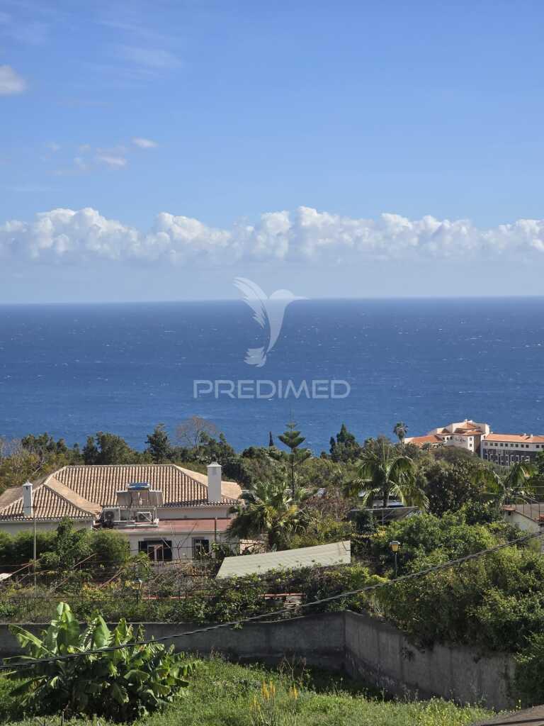 T2 de sonho com jardim privado e vista panorâmica sobre a baía do funchal – miradouro dos barreiros