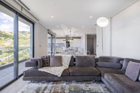 Penthouse t3 com vista mar de cortar a respiração – exclusiva, moderna e pronta a rentabilizar!
