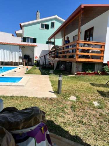 Terreno urbano com moradia dif e piscina | pegarias – setúbal 235000€