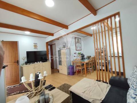 Terreno urbano com moradia dif e piscina | pegarias – setúbal 235000€