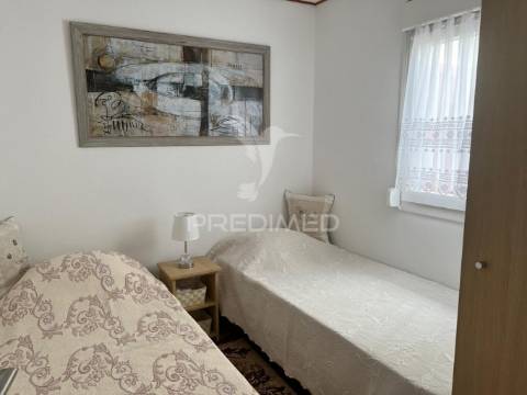 Terreno urbano com moradia dif e piscina | pegarias – setúbal 235000€