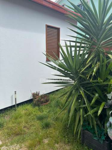 Terreno urbano com moradia dif e piscina | pegarias – setúbal 235000€