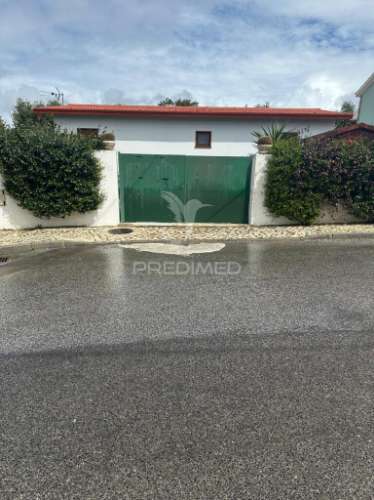 Terreno urbano com moradia dif e piscina | pegarias – setúbal 235000€
