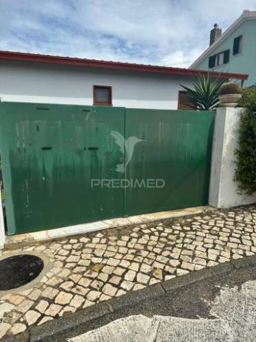 Terreno urbano com moradia dif e piscina | pegarias – setúbal 235000€