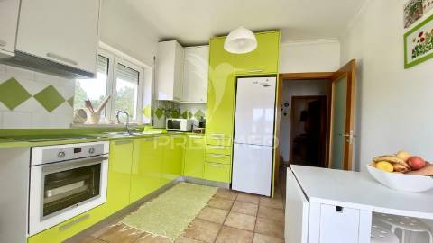 Apartamento t2 , com garagem e piscina em salir do porto