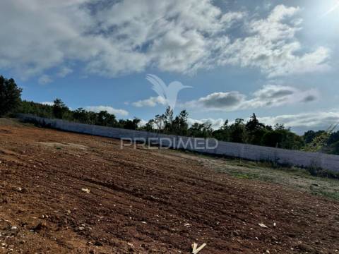 Moradia isolada renovada em granja do ulmeiro, coimbra