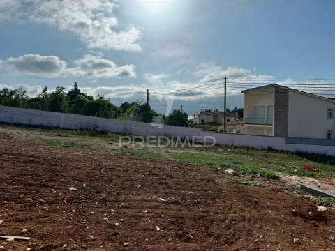 Moradia isolada renovada em granja do ulmeiro, coimbra