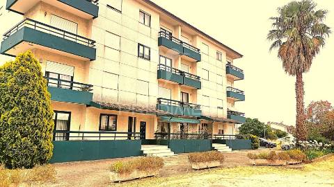 Apartamento t3, com varanda e lugar de garagem em ovar