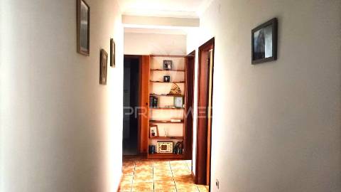 Apartamento t3, com varanda e lugar de garagem em ovar