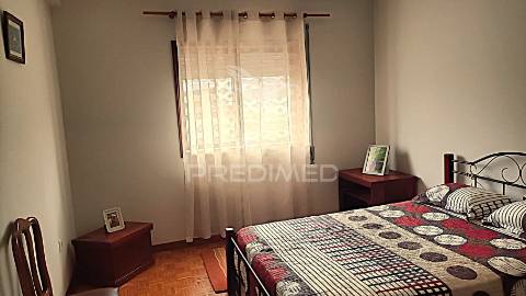 Apartamento t3, com varanda e lugar de garagem em ovar