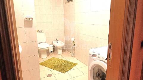 Apartamento t3, com varanda e lugar de garagem em ovar