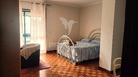 Apartamento t3, com varanda e lugar de garagem em ovar