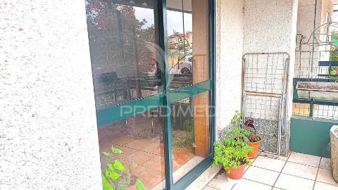 Apartamento t3, com varanda e lugar de garagem em ovar