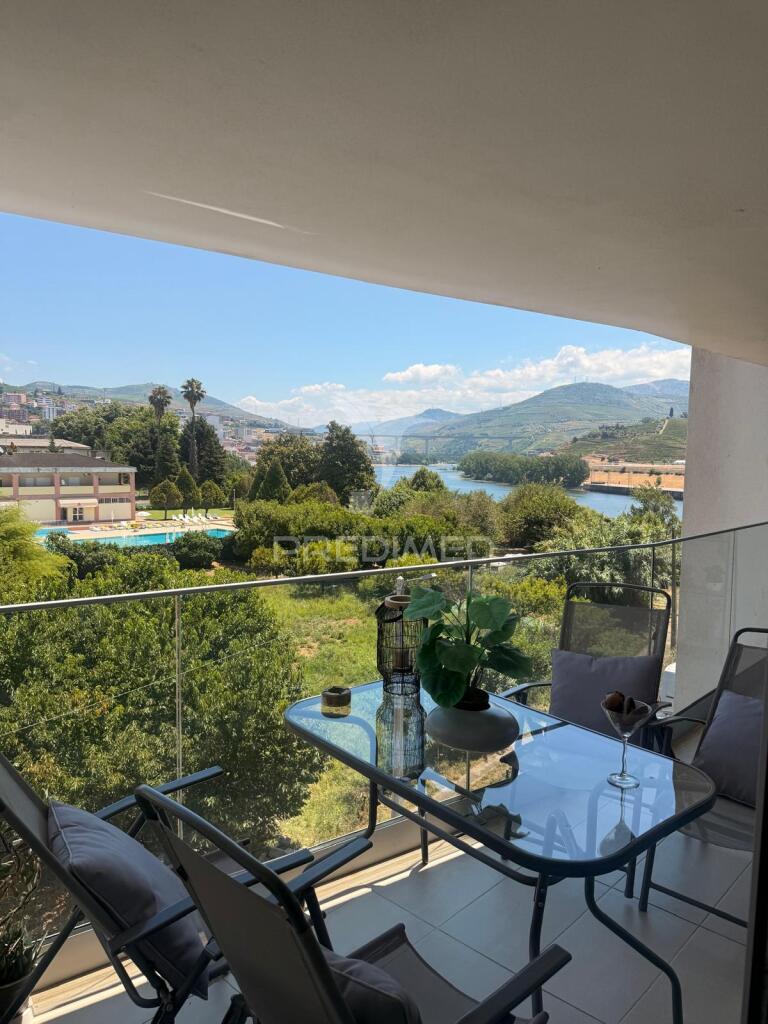 Apartamento t4 semi-novo , perto da rotunda do marquês no peso da régua