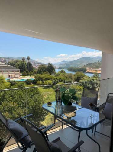 Apartamento t4 semi-novo , perto da rotunda do marquês no peso da régua