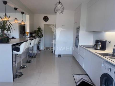 Apartamento t4 semi-novo , perto da rotunda do marquês no peso da régua