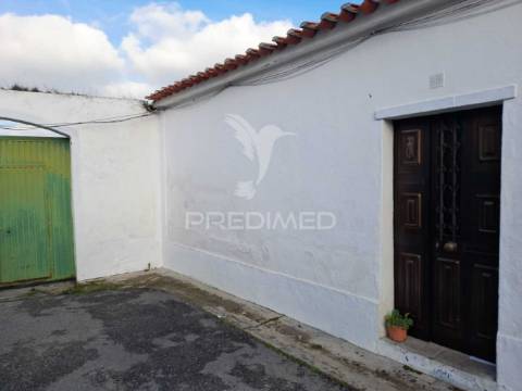 Casinha típica alentejana t3 com quintal para recuperar - pias