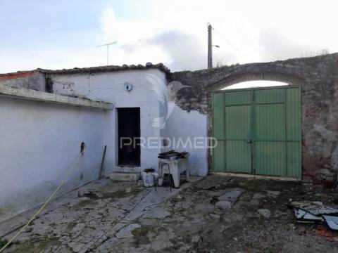 Casinha típica alentejana t3 com quintal para recuperar - pias