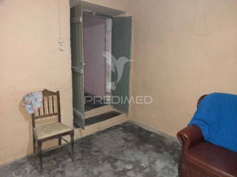 Casinha típica alentejana t3 com quintal para recuperar - pias