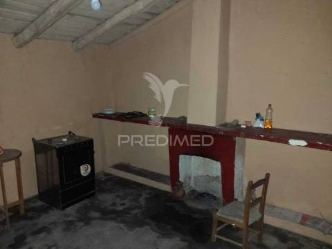 Casinha típica alentejana t3 com quintal para recuperar - pias