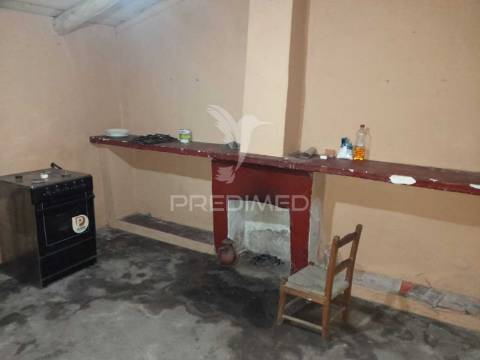 Casinha típica alentejana t3 com quintal para recuperar - pias
