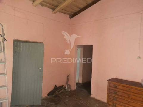 Casinha típica alentejana t3 com quintal para recuperar - pias
