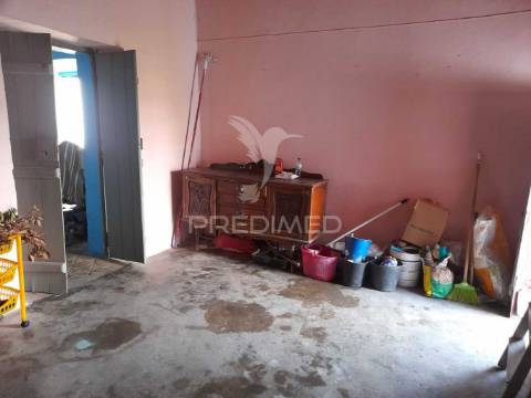 Casinha típica alentejana t3 com quintal para recuperar - pias