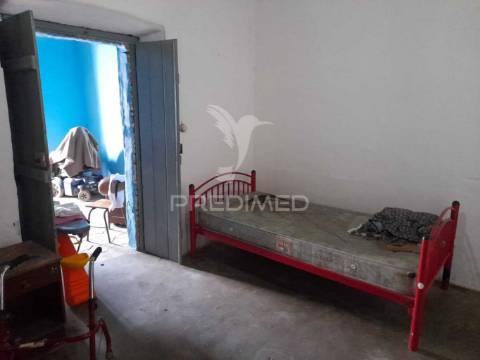 Casinha típica alentejana t3 com quintal para recuperar - pias