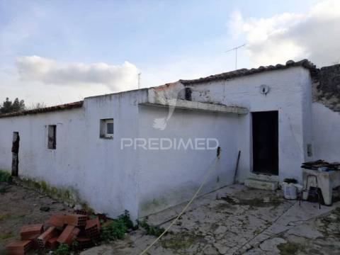 Casinha típica alentejana t3 com quintal para recuperar - pias