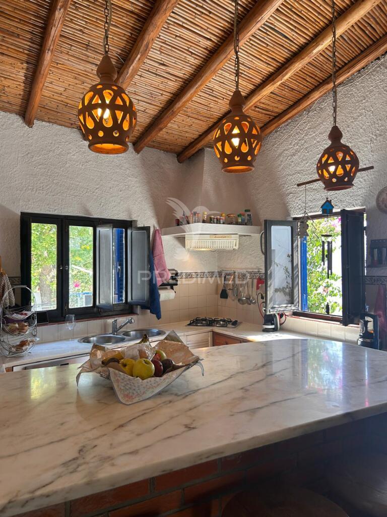 Quinta t5 tradicional em pisa barro de baixo. 2 casas sob 1 telhado + garagem muito grande