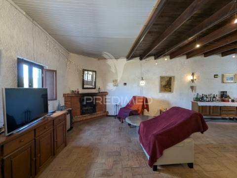 Quinta t5 tradicional em pisa barro de baixo. 2 casas sob 1 telhado + garagem muito grande
