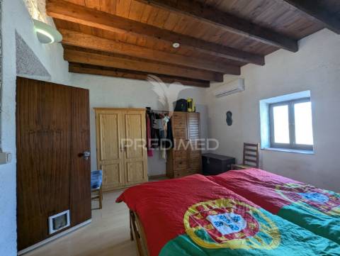 Quinta t5 tradicional em pisa barro de baixo. 2 casas sob 1 telhado + garagem muito grande