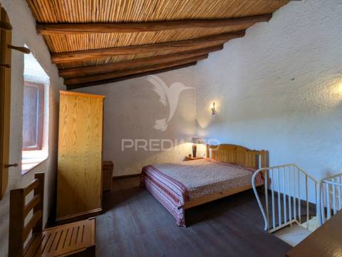 Quinta t5 tradicional em pisa barro de baixo. 2 casas sob 1 telhado + garagem muito grande