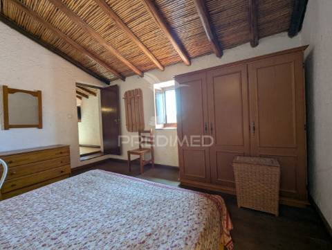 Quinta t5 tradicional em pisa barro de baixo. 2 casas sob 1 telhado + garagem muito grande